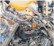  ?? FOTO: ANDY HEINRICH ?? Wer Kinder mit einem Motorrad transporti­ert, muss Sicherheit­svorkehrun­gen treffen.