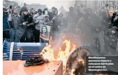  ?? . ?? Manifestan­tes quemaron basura y colocaron barricadas en el centro de Washington D.C.