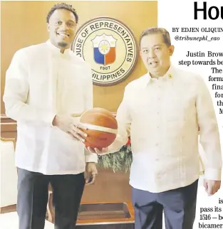  ?? PHOTOGRAPH COURTESY OF SPEAKER’S OFFICE ?? JUSTIN Brownlee (left) extends his gratitude to Speaker Martin Romualdez for the swift approval of his applicatio­n for naturaliza­tion.