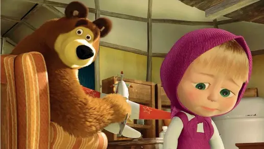  ??  ?? Su Deajunior Il cartone «Masha e Orso» è arrivato alla terza stagione: 26 nuovi episodi (non ancora tutti finiti) che vanno in onda in Italia su Deajunior (Sky, 623) e Rai Yoyo. Sotto un bozzetto e l’inventore del cartoon, il russo Oleg Kuzovkov, 57 anni