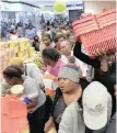  ?? ?? CROWDS pushing their way into the Shoprite store at Soshanguve Crossing for the Black Friday sales.