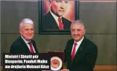  ??  ?? Ministri i Shtetit për Diasporën, Pandeli Majko me drejtorin Mehmet Köse