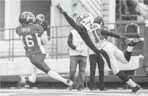  ?? BRENT JUST/Getty Images ?? Brett Swain of the Saskatchew­an Roughrider­s hauls in a touchdown pass behind Eddie Elder of the Ottawa Redblacks during Saturday’s pre-season game.