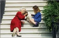  ??  ?? Barbara Bush, her granddaugh­ter Barbara, and Millie wait on the steps of the White House.