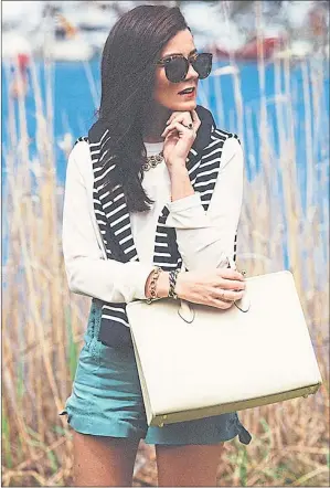  ??  ?? HIT: US blogger Sarah Vickers, of the Classy Girls Wear Pearls site, with a Strathberr­y tote bag.