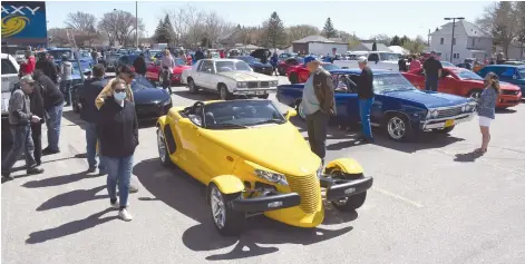  ??  ?? The 2000 Plymouth Prowler raffle car was front and centre in the gathering leading up to the parade.