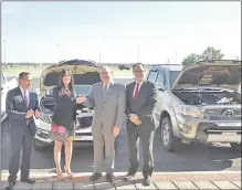  ??  ?? Karina Gómez, de la Senabico, y el ministro Julio Ullón (c), ayer en la entrega de vehículos incautados a narcos.