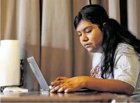  ?? Godofredo A. Vásquez / Staff photograph­er ?? Ricalday works on scholarshi­p applicatio­ns in her dining room. Her internship has been halted and her hours at a part-time job have been slashed.