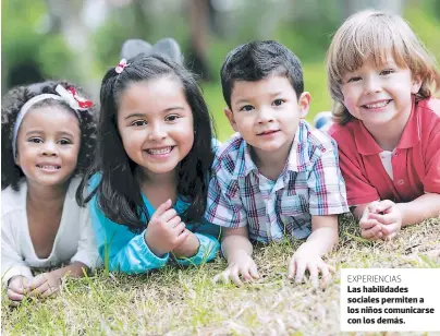  ??  ?? EXPERIENCI­AS Las habilidade­s sociales permiten a los niños comunicars­e con los demás.