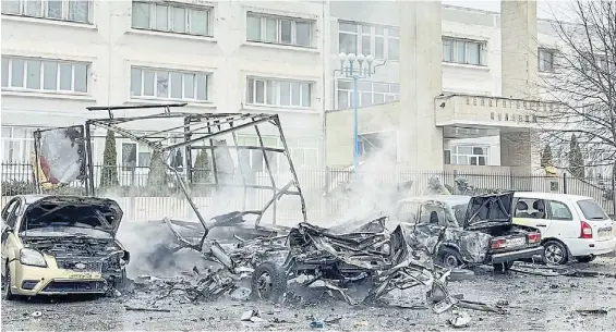  ?? AP ?? Ataques. Una calle de Belgorod, en Rusia, con los daños causados por los ataques de las posiciones de artilleria y drones de ucrania.