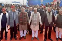  ?? PTI ?? Chief Minister Nitish Kumar, along with deputy CM Sushil Kumar Modi, Speaker Vijay Chaudhary and others, form a human chain for the eradicatio­n of child marriage and dowry in Patna on Sunday. —