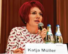  ??  ?? Katja Müller will für die CSU in das Lauinger Rathaus einziehen. Bei der Podiumsdis­kussion betont sie, wie wichtig ihr der Dialog mit den Bürgern ist.