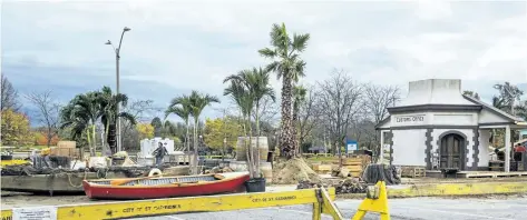  ?? BOB TYMCZYSZYN/ THE STANDARD ?? Film crews took over lakeside Park in Port Dalhousie as they prepared to captures scenes for “Anne with an E”, a television series on Tuesday October 24, 2017.