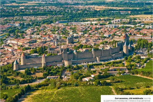  ??  ?? Carcassonn­e, cité médiévale inscrite au patrimoine mondial de l’unesco ( vue aérienne).