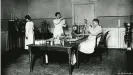  ??  ?? Labor im Gebäude des Bakteriolo­gischen Instituts in Dessau im Jahr 1921