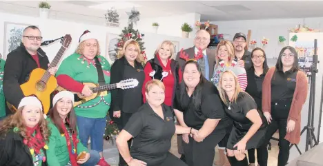  ?? LA PRENSA ?? La Prensa llevó como cada año las tradiciona­les parrandas a amigos y anunciante­s en la Florida Central.