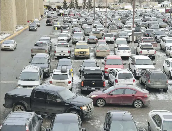  ?? BRUCE EDWARDS/FILE ?? The West Edmonton Mall, seen here during the Christmas rush, is the city’s largest tourist attraction, largest retail hub, and one of its largest employment centres. The proposed west LRT could transport a steady stream of passengers to and from the...