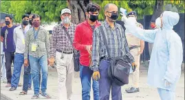  ??  ?? People being screened outside the vegetable market shifted to the Sector-17 ISBT from Sector 26. The woman constable found infected on Tuesday was on duty at the Sector-26 grain market. KESHAV SINGH/HT