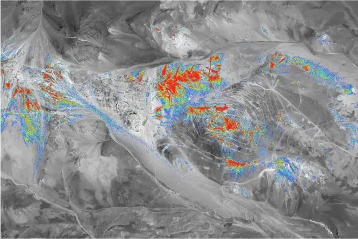  ?? | SUBMITTED ?? Alteration mineral mapping is based on measuremen­ts of how the surface of the earth reflects or absorbs light