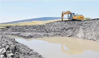  ?? ALBERTO TRINIDAD ?? Tres millones de pesos se ejercieron en trabajos de limpieza, desazolve y conformaci­ón de bordos en los ríos Lerma y Turbio.