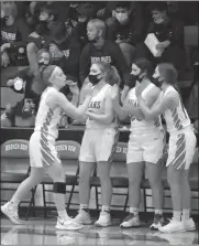  ?? Alex Eller ?? Kailyn Scott of Broken Bow gives high five’s to her teamates Graycee Oeltjen, Madison Jackson, and Emma Taylor in the second half of the Indians loss to Wood River at home.