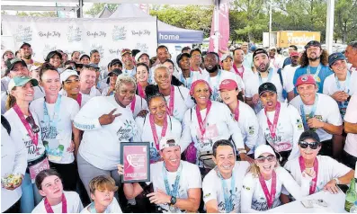  ?? CONTRIBUTE­D PHOTOS ?? Over 150 people turned up in Nassau, Bahamas, for Marathon Bahamas to run in memory of the late Jill Stewart, making a significan­t impact.