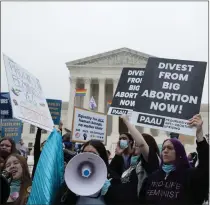  ?? ANNA MONEYMAKER — GETTY IMAGES/TNS ?? Pro-choice and anti-abortion activists demonstrat­e in front of the U.S. Supreme Court Building on May 3in Washington, D.C.