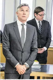  ??  ?? Ex-FPÖ-Politiker Walter Meischberg­er vor Gericht: Scheinrech­nung?