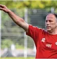  ?? Foto: Hörger ?? Erst Kreisliga B, dann Landesliga: Der Bucher Trainer Harry Haug.