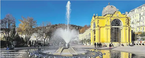  ??  ?? Zpívající fontána a kolonáda jsou symboly Mariánskýc­h Lázní. Foto: Martin Stolař, MAFRA