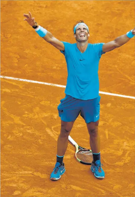  ?? THOMAS SAMSON / AFP ?? Nadal celebra el triunfo de la final de ayer disputada contra el austriaco Dominic Thiem.