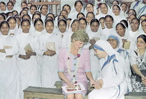  ?? AFP/RAVEENDRAN ?? El 15 de febrero de 1992, Lady Di visitó a Teresa de Calcuta. La princesa estaba en visita oficial en la India con el príncipe Carlos.