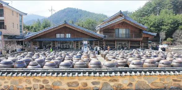  ?? DAVE DYCK ?? Jeong Gang Won, the Institute of Traditiona­l Korean Cuisine, located in PyeongChan­g, features jars containing cooking pastes and sauces processed on site.