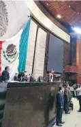  ??  ?? Los diputados buscarán entablar diálogo permanente con dreamers, periodista­s, así como con líderes sociales.