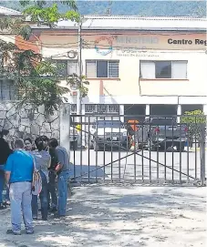  ?? FOTO: EL HERALDO ?? los cuerpos de las víctimas iueron retirados de Medicina Forense de la ciudad de san pedro sula.