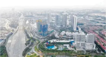  ??  ?? Selangor Menteri Besar Amirudin Shari says rapid developmen­ts in i-City will help make Shah Alam the heart of Selangor’s golden triangle.