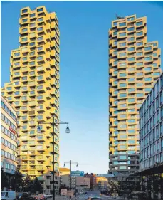  ?? FOTO: ANDERS BOBERT ?? Mit Blick auf Stockholms Zentrum: Die Wohntürme, „Norra Tornen“haben in Frankfurt den internatio­nalen Hochhauspr­eis gewonnen.