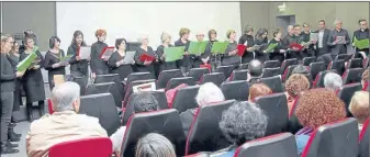  ??  ?? La chorale « Canzonissi­ma » a rendu hommage à Georges Brassens