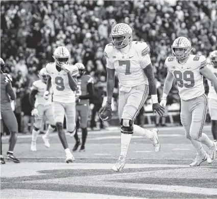  ?? AP PHOTO/NICK WASS ?? Ohio State quarterbac­k Dwayne Haskins Jr. (7) celebrates his touchdown next to tight end Luke Farrell (89) and wide receiver Binjimen Victor (9) during the overtime Saturday against Maryland in College Park, Md. Ohio State won 52-51.