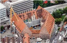  ?? Archivfoto: Kaya ?? Die Arbeiten im Dachgescho­ss des denkmalges­chützten Neuen Baus dauerten etwa eineinhalb Jahre. Gesamtkost­en: 4,6 Millionen Euro.