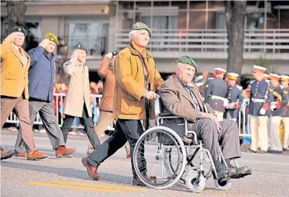  ?? MAXI FAILLA. ?? Ex líder carapintad­a. Aldo Rico, también veterano de Malvinas, desfila el martes en av. Libertador.