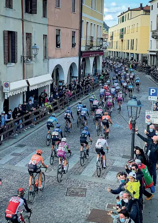  ??  ?? Giro d’italia Il passaggio a Monselice della XIII tappa partita da Cervia (FOTO/WORLD Appeal)