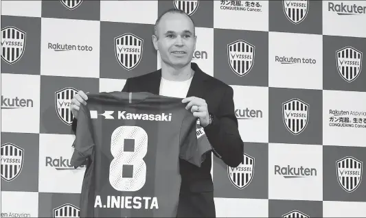  ?? Photo: VCG ?? New Vissel Kobe player Andres Iniesta poses with his new shirt during a press conference at ANA Interconti­nental Hotel on Thursday in Tokyo, Japan.