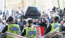  ?? STEVE RUSSELL TORONTO STAR FILE PHOTO ?? City council will debate a motion later this month to cut the police budget by 10 per cent in favour of spending on community-led alternativ­es.