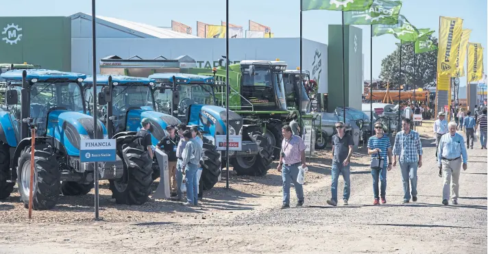  ?? Marcelo manera ?? Interés por la maquinaria agrícola en el último día de Expoagro, ayer, en San Nicolás