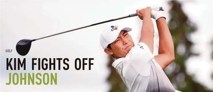  ?? REUTERS PIC ?? Kim Whee hits his tee shot on the 17th in the third round of the Canadian Open on Saturday.