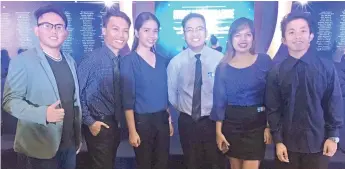  ??  ?? SM Foundation scholars from Davao welcome success and opportunit­ies