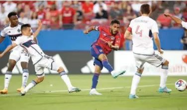  ?? Agence France-presse ?? ↑
FC Dallas Jesus Ferreira (10) scores a goal against Vancouver Whitecaps during their MLS game.