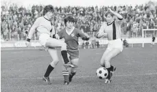  ?? FOTO: FERDI HARTUNG/IMAGO IMAGES ?? Ab 1970 durften Frauen wieder ganz offiziell vom DFB erlaubt Fußball spielen – hier beim 1. FC Kaiserslau­tern.