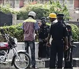  ??  ?? Policemen at checkpoint­s